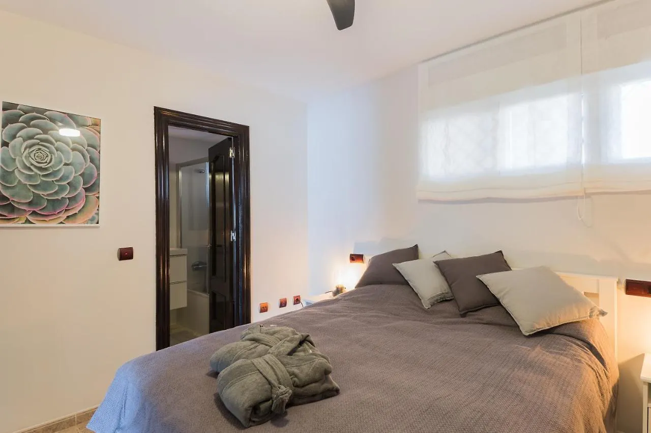 Street Level Apartment. Swimming Pool, Wifi, Aguadulce  España
