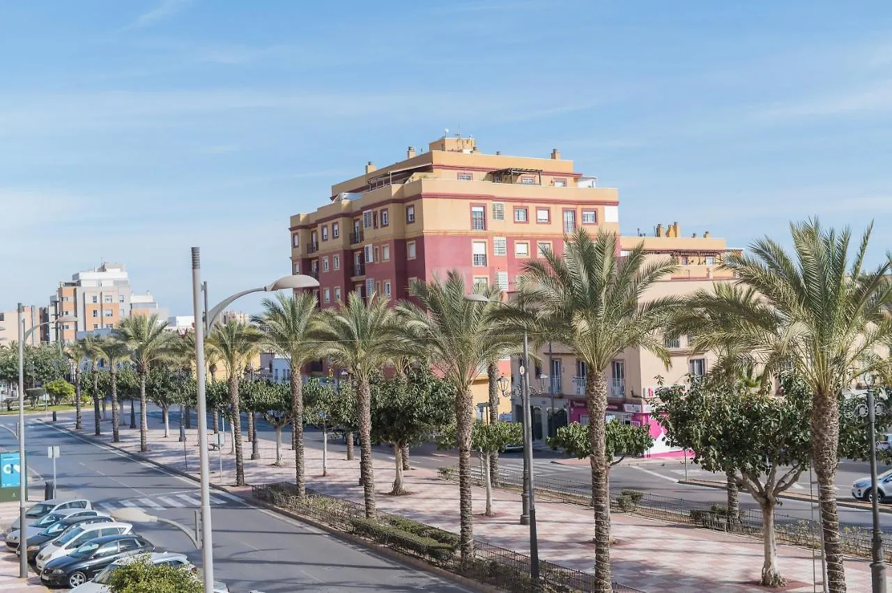Street Level Apartment. Swimming Pool, Wifi, Aguadulce  Aguadulce (Almeria)
